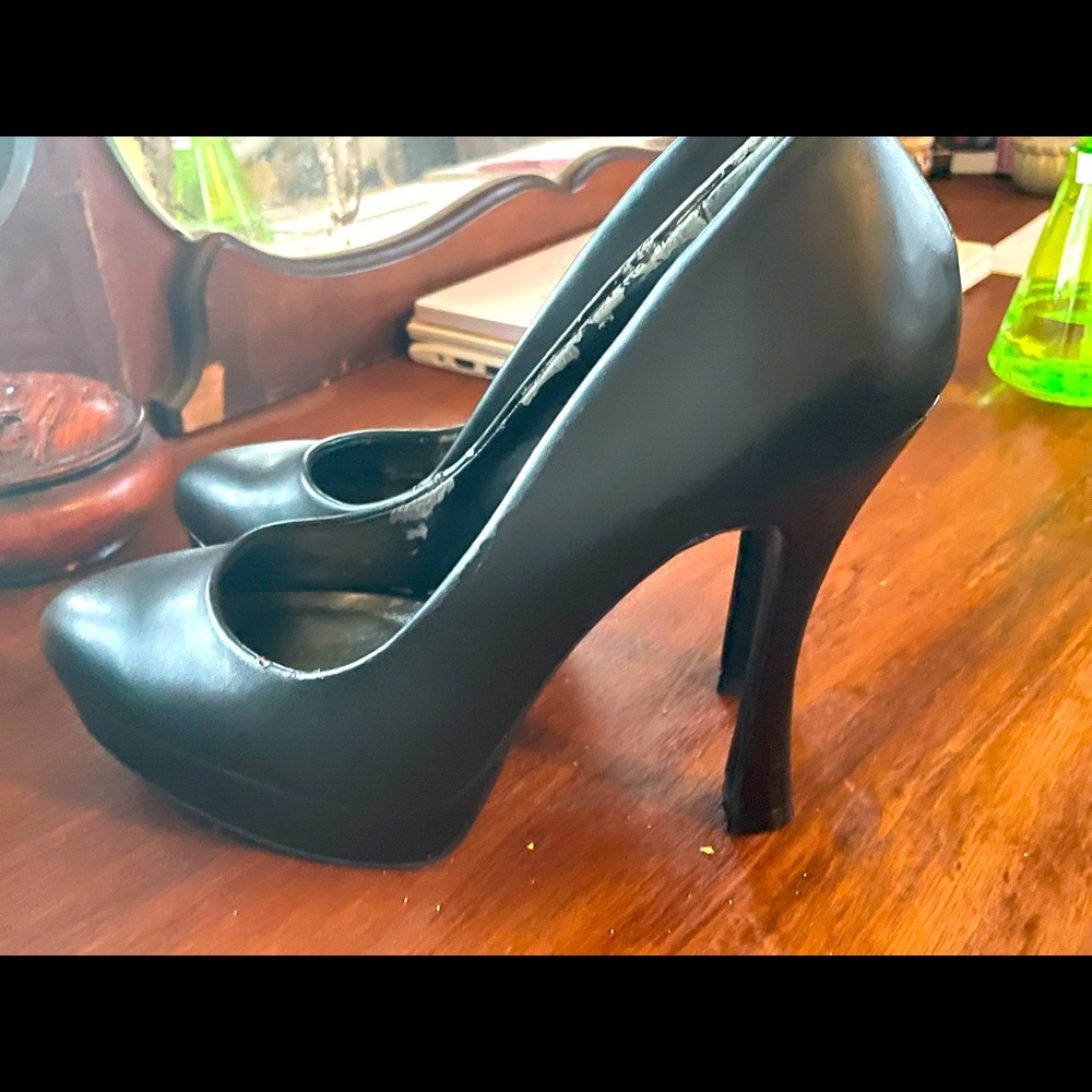 Vera Wang Black Heels